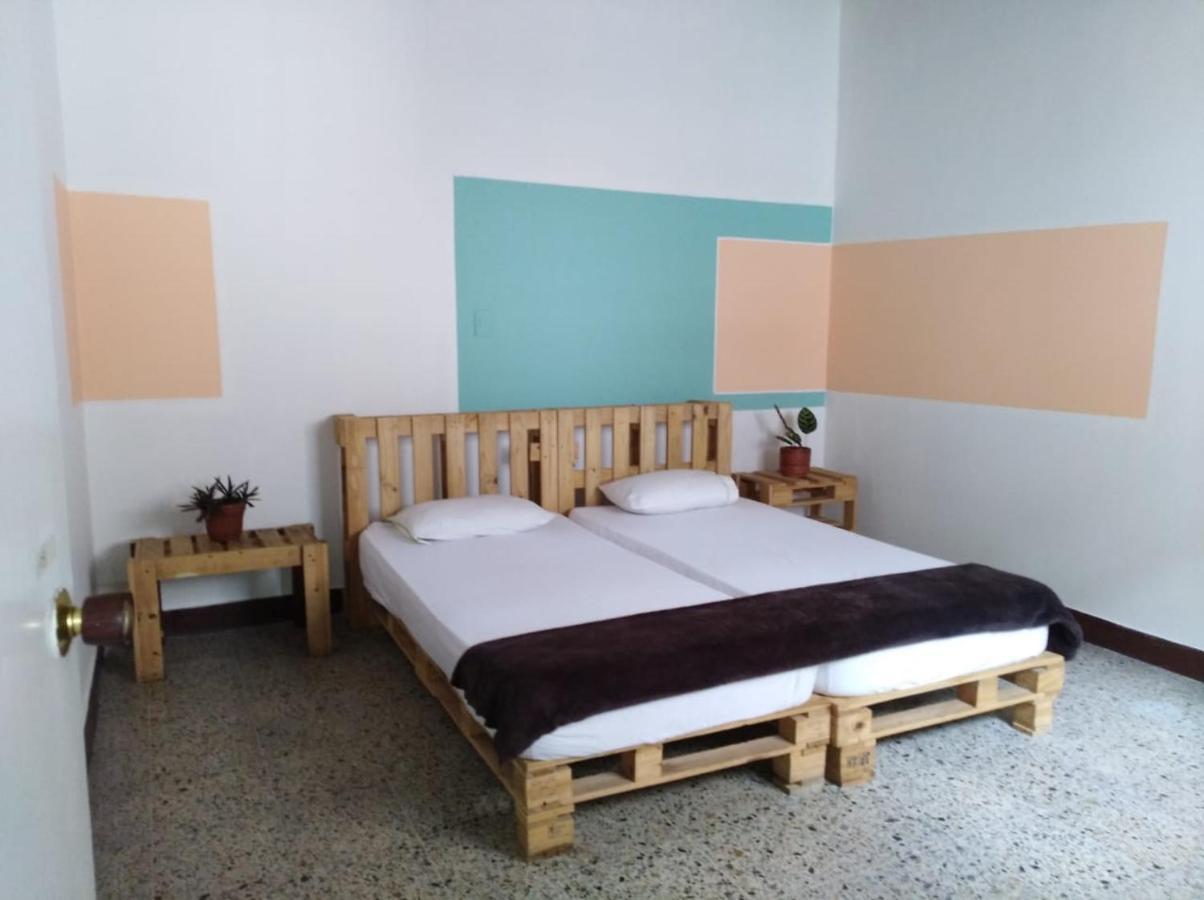 מדיין Hostal Rich מראה חיצוני תמונה