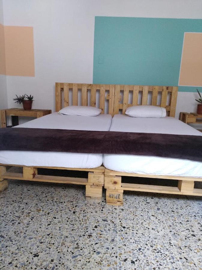 מדיין Hostal Rich מראה חיצוני תמונה