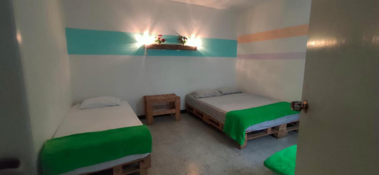 מדיין Hostal Rich מראה חיצוני תמונה