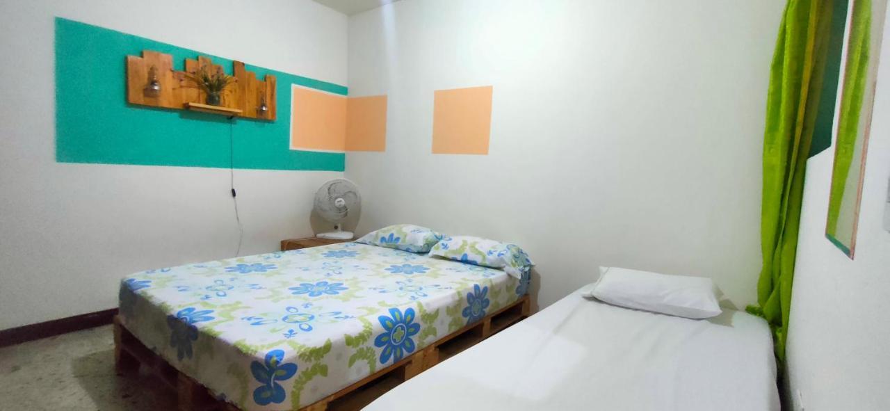 מדיין Hostal Rich מראה חיצוני תמונה