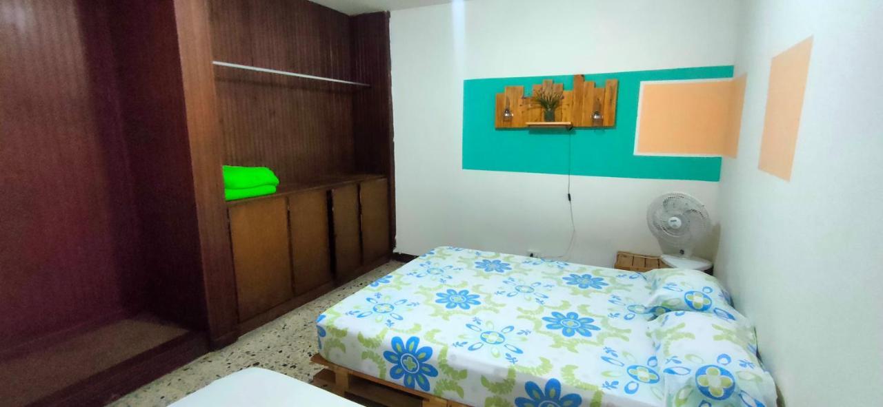 מדיין Hostal Rich מראה חיצוני תמונה