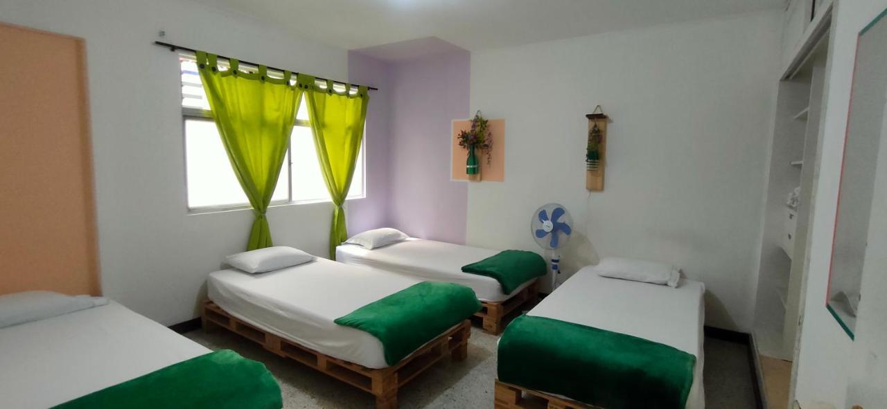 מדיין Hostal Rich מראה חיצוני תמונה