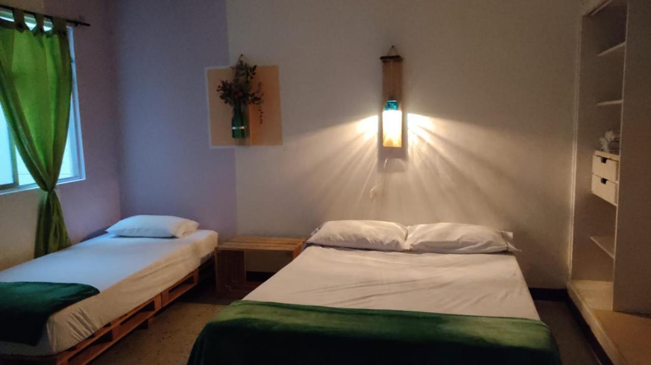 מדיין Hostal Rich מראה חיצוני תמונה