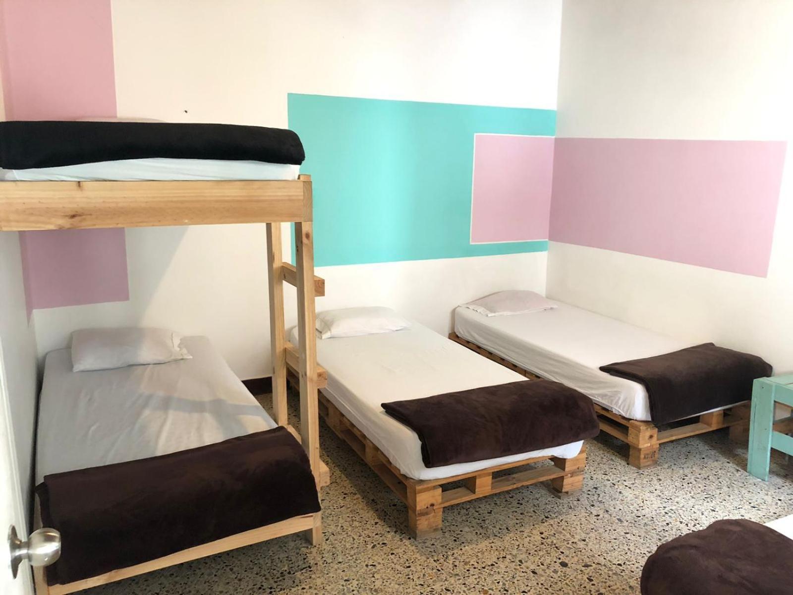 מדיין Hostal Rich מראה חיצוני תמונה
