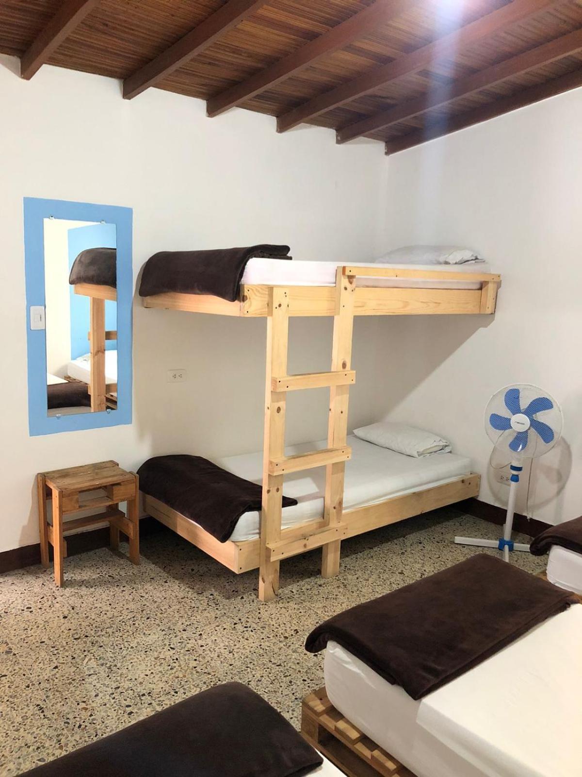 מדיין Hostal Rich מראה חיצוני תמונה