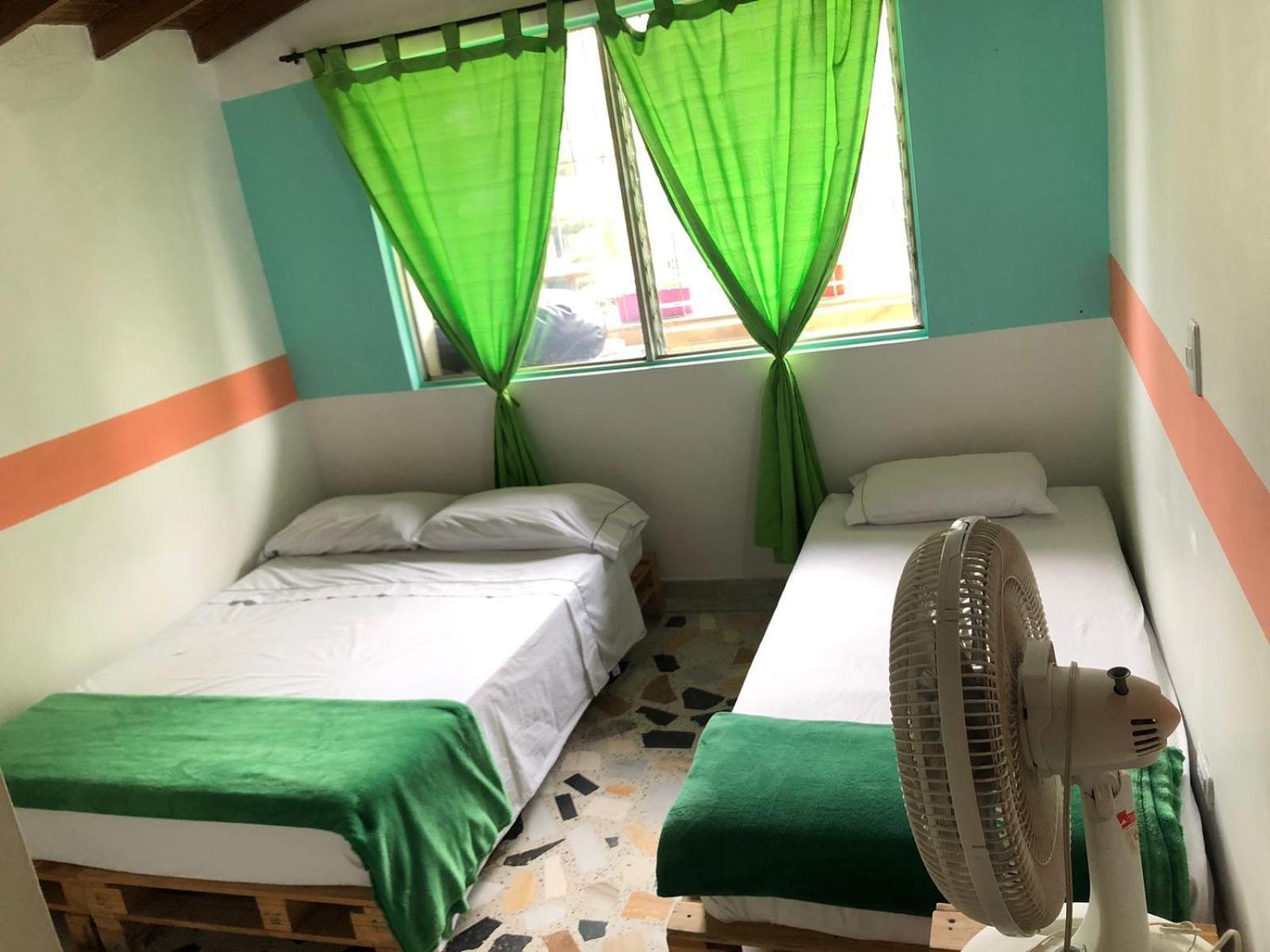 מדיין Hostal Rich מראה חיצוני תמונה
