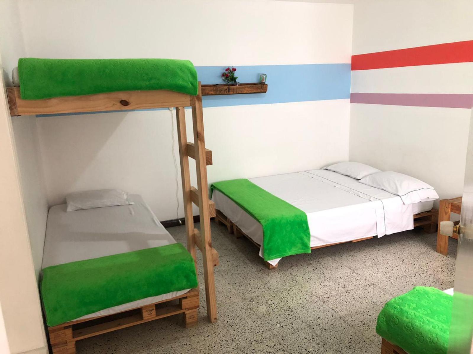 מדיין Hostal Rich מראה חיצוני תמונה