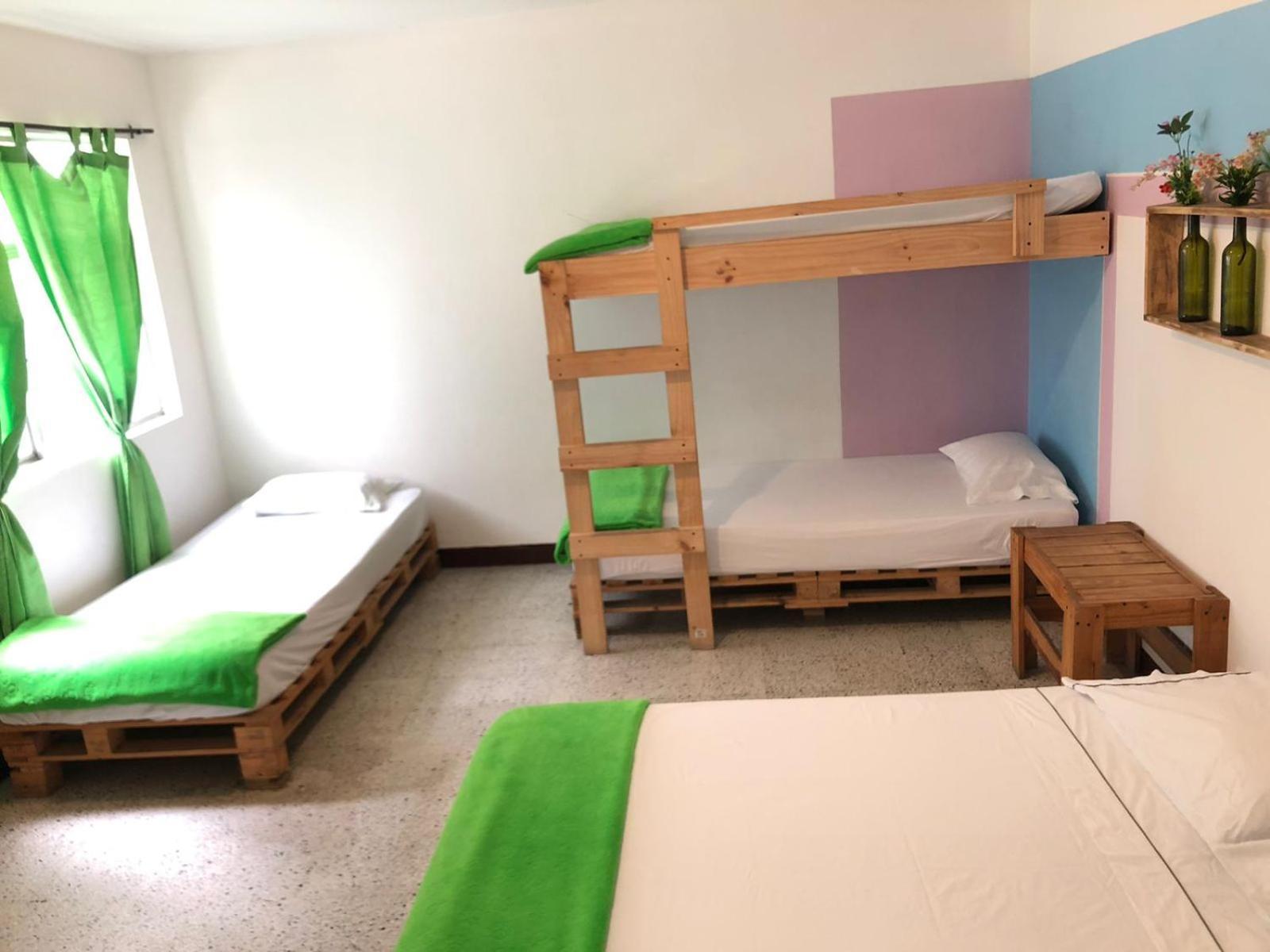 מדיין Hostal Rich מראה חיצוני תמונה