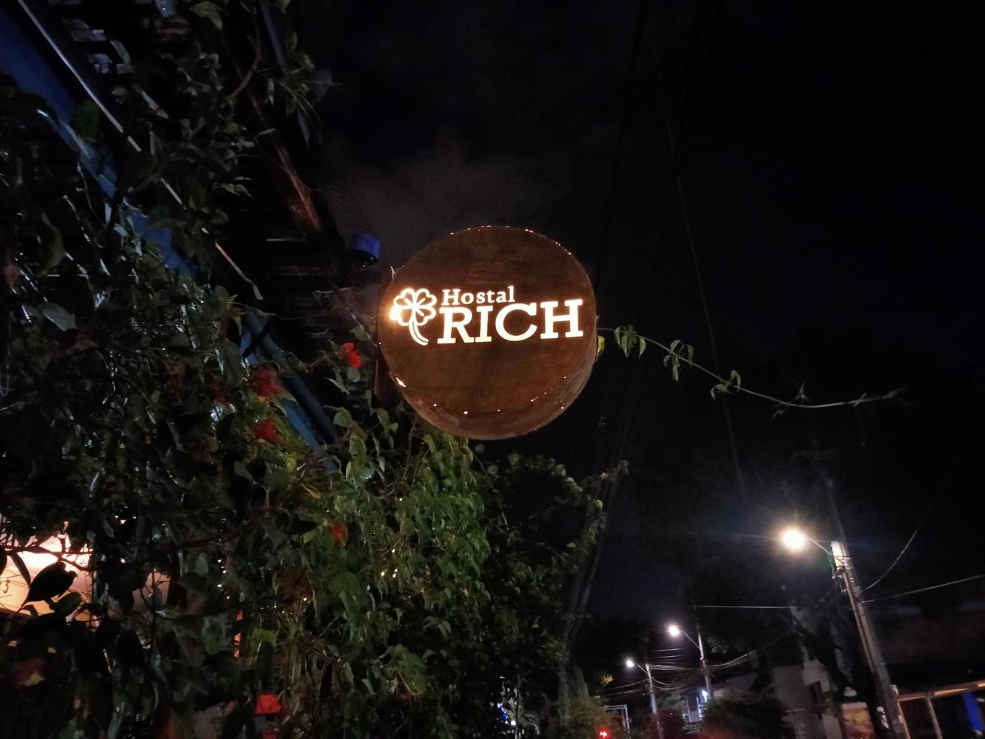 מדיין Hostal Rich מראה חיצוני תמונה
