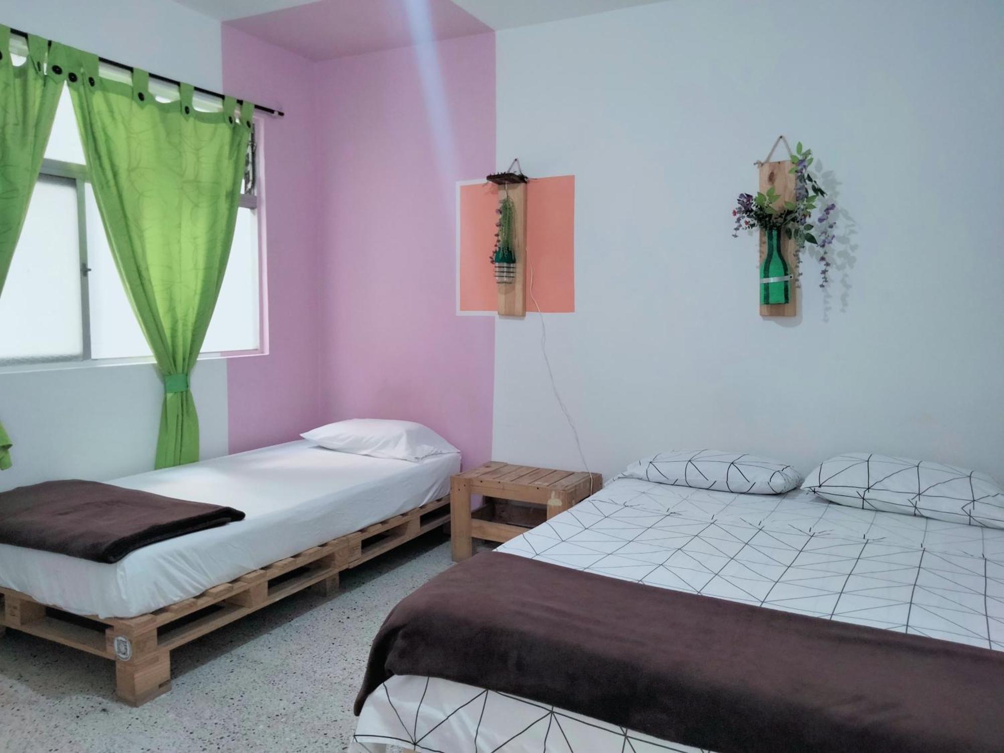 מדיין Hostal Rich מראה חיצוני תמונה
