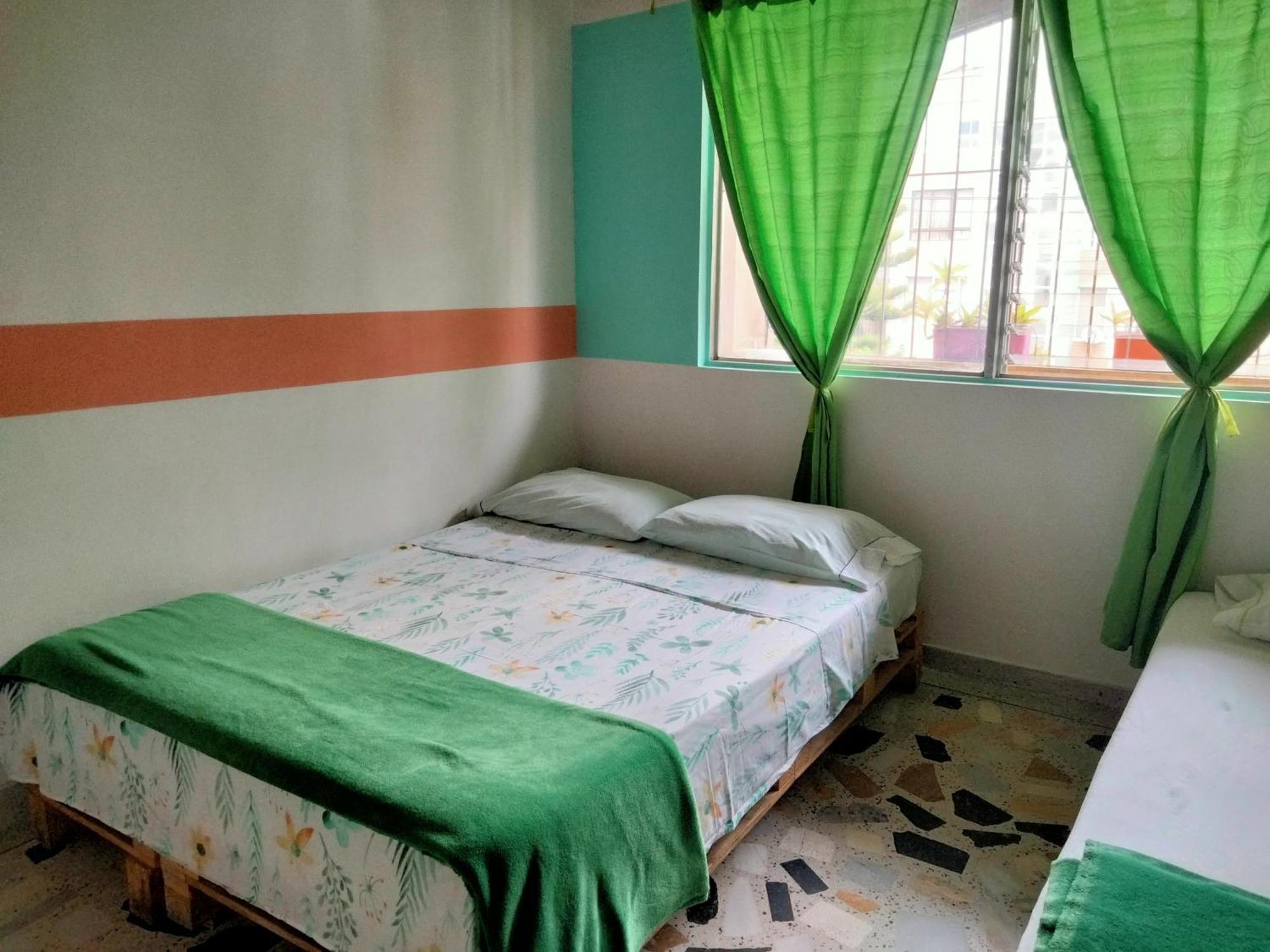 מדיין Hostal Rich מראה חיצוני תמונה
