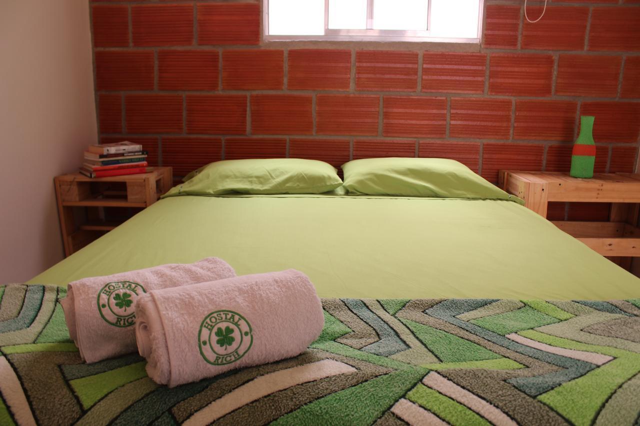 מדיין Hostal Rich מראה חיצוני תמונה
