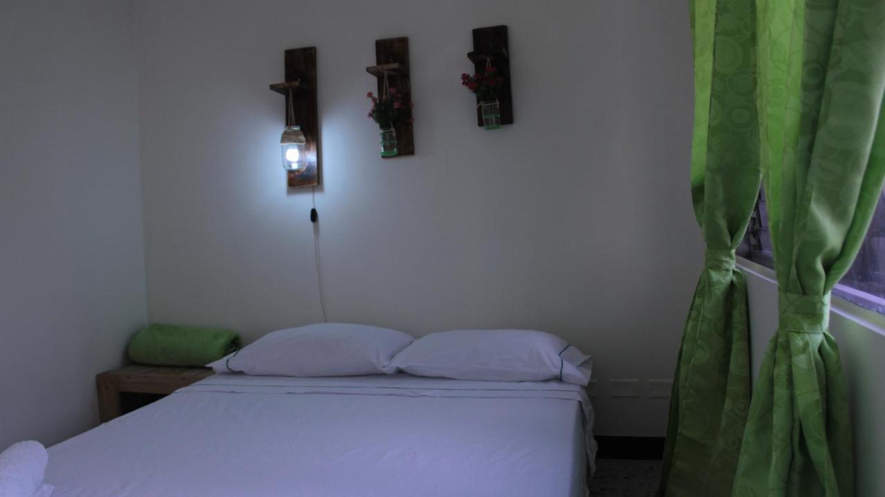 מדיין Hostal Rich מראה חיצוני תמונה